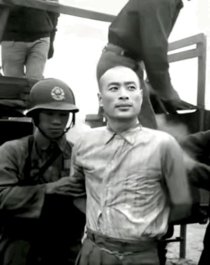 聂曦本该押送298箱国民党档案去台湾，1949年却偷偷把箱子藏在上海码头附近的小