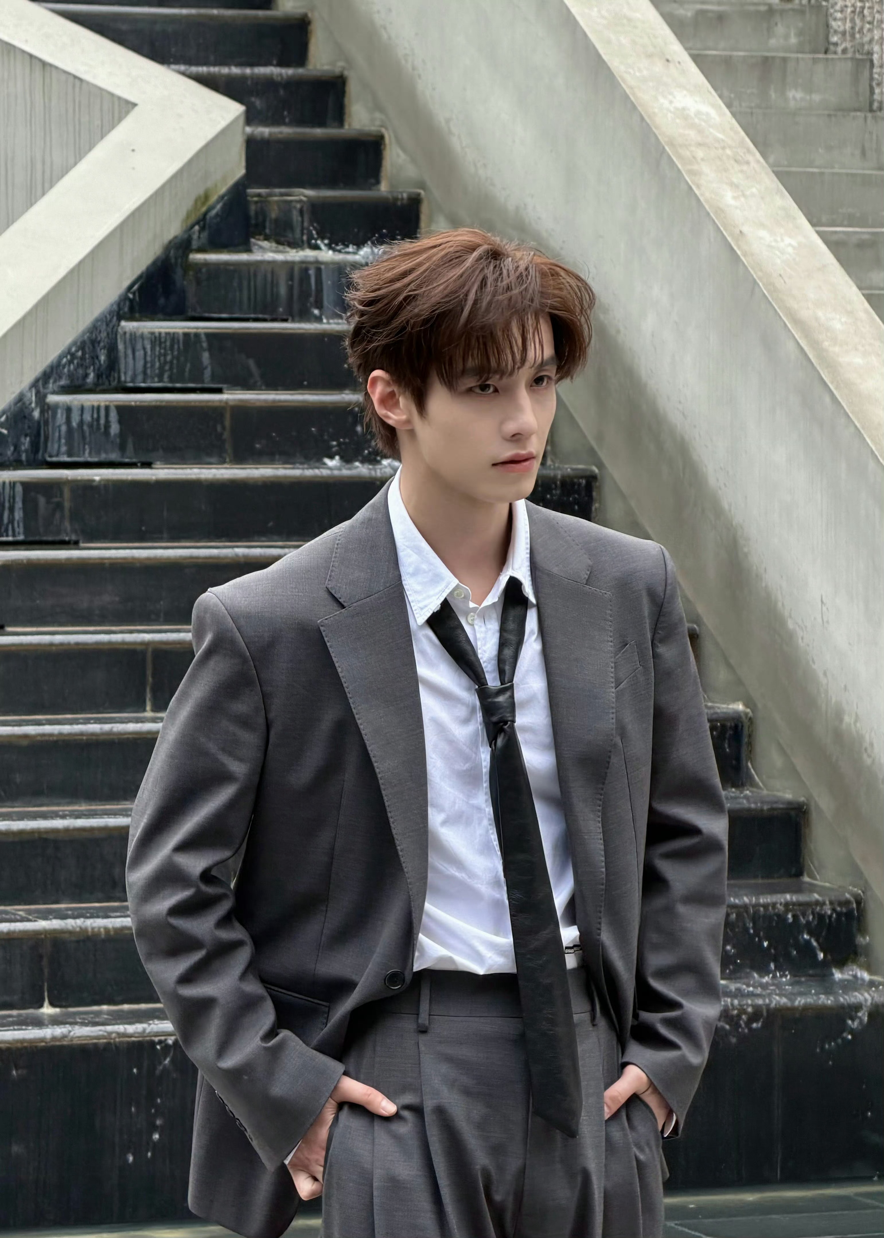 何与冷白皮何与矜贵公子气质 果然冷白皮就是能把绿色穿得清透又显贵，何与贵气这块拿