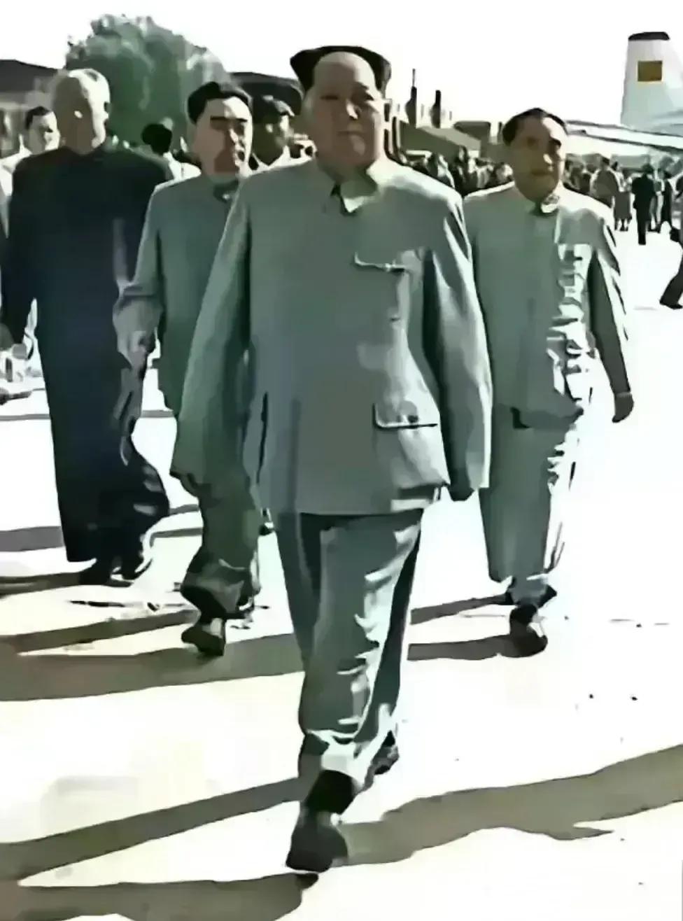 🙏请停留几秒，为伟人点个赞送朵花💐
《最强三大丰碑》
在历史的长河里，有三座