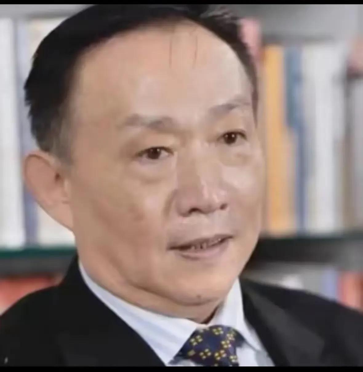 卢麒元两连发：离岸信托过半是"假钱"，别等外资了，国家该亲自下场！

卢麒元近日