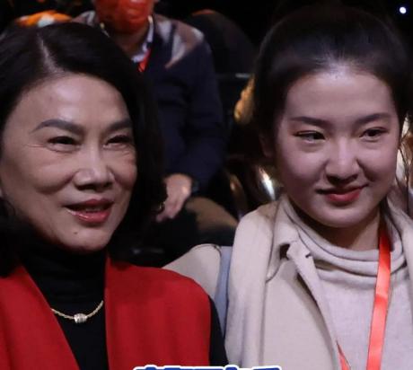定了！后天晚上（23号周五），董明珠将与孟羽童罕见合体，开启格力电器的直播liv