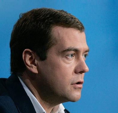 俄罗斯前总统梅德韦杰夫昨天发文说：“欧盟终于向基辅当局发放了这笔众人早已知晓的援