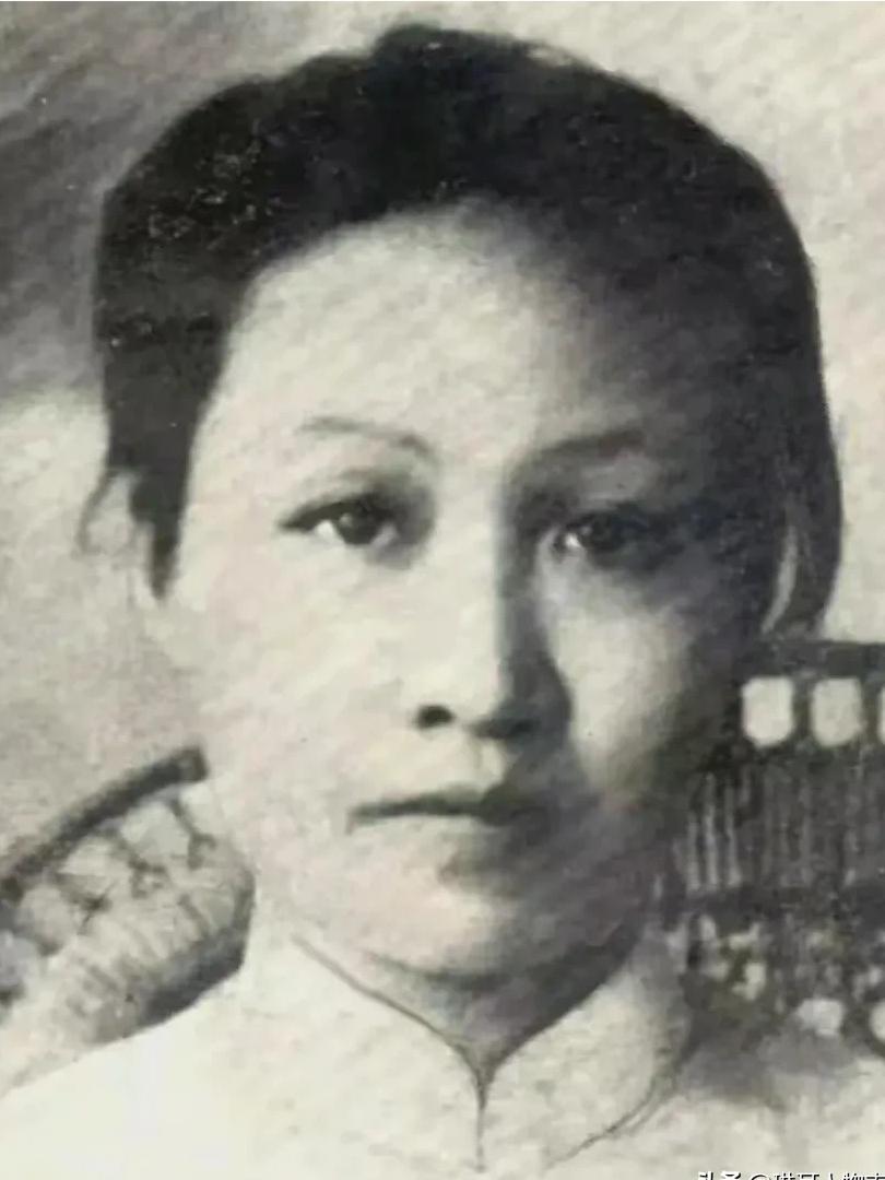 [微风]赵一曼再次被捕，遭受了比之前更加严厉的刑罚。担任审问的日本军官林宽重曾这