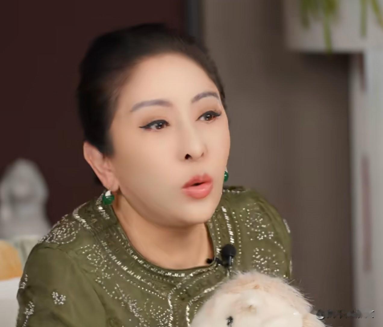 果然姜的还是老的辣！
我妈看了鲁豫和向太的访谈。
她说的第一句话就是，做老婆千万
