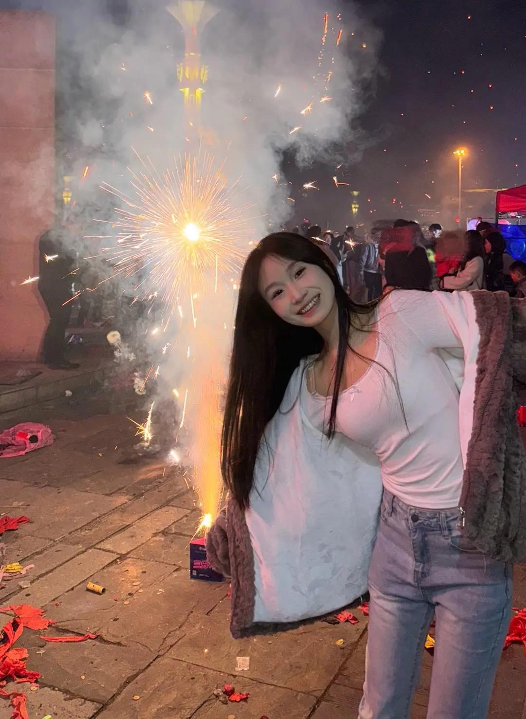 提前新年快乐🎉。美女 甜系女孩