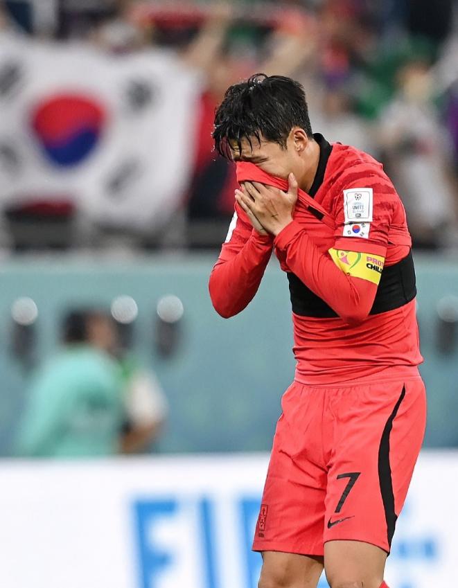 仅8名球员回国！韩国总统亲自道歉！韩国队未进入世界杯32强后，韩国足协宣布，不会