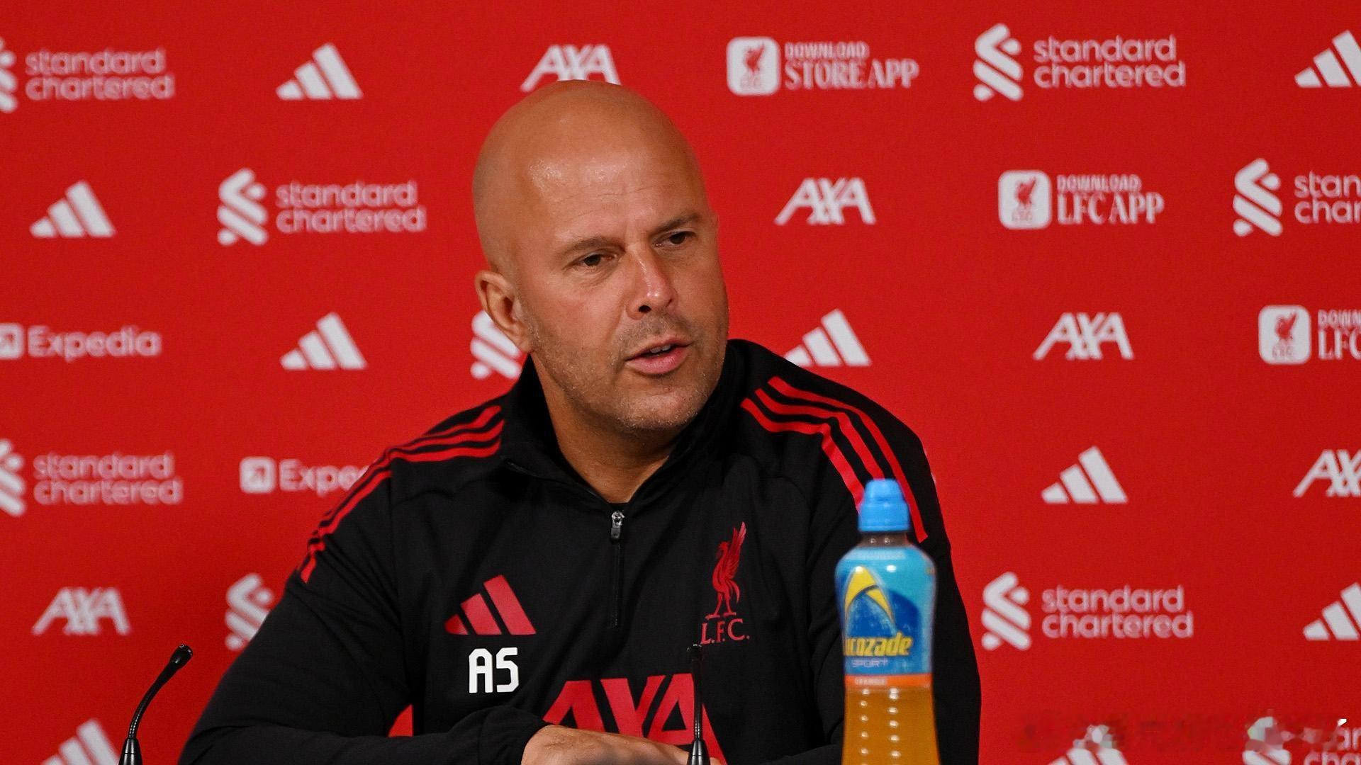 斯洛特回应是否对球员感到失望："不，完全没有。""尽管我认同球队目前的表现确实未