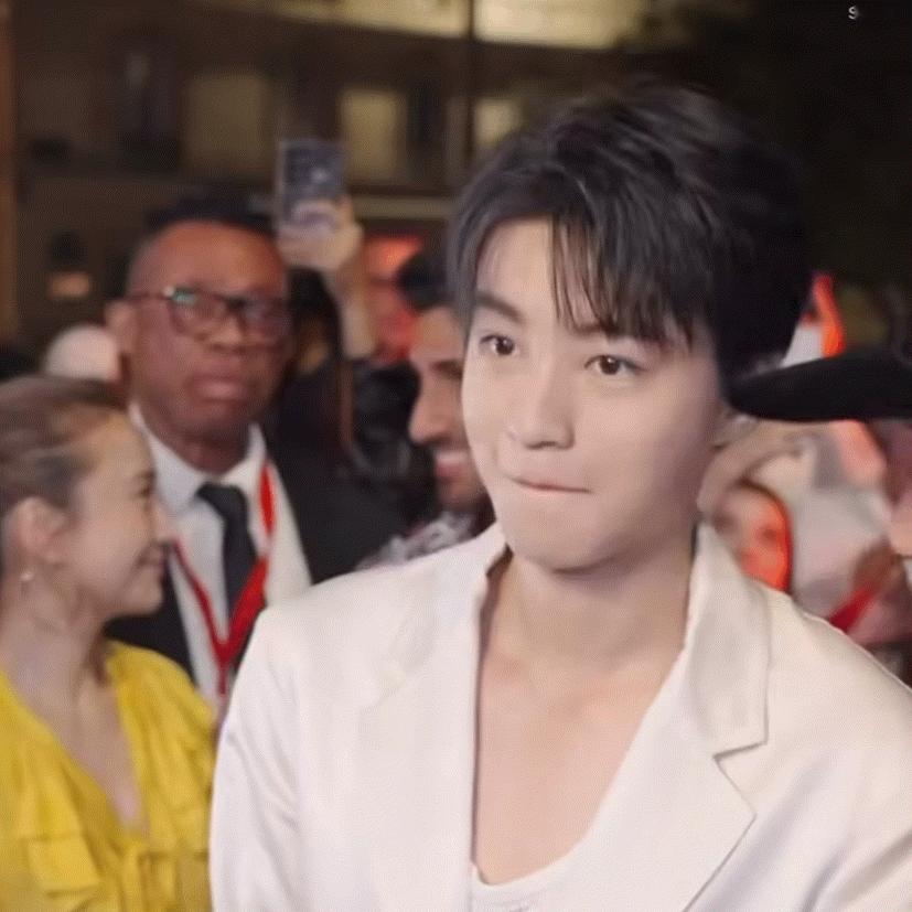 情绪稳定想谈[憧憬]#王俊凯有这忍耐力做什么都会成功的# ​​​