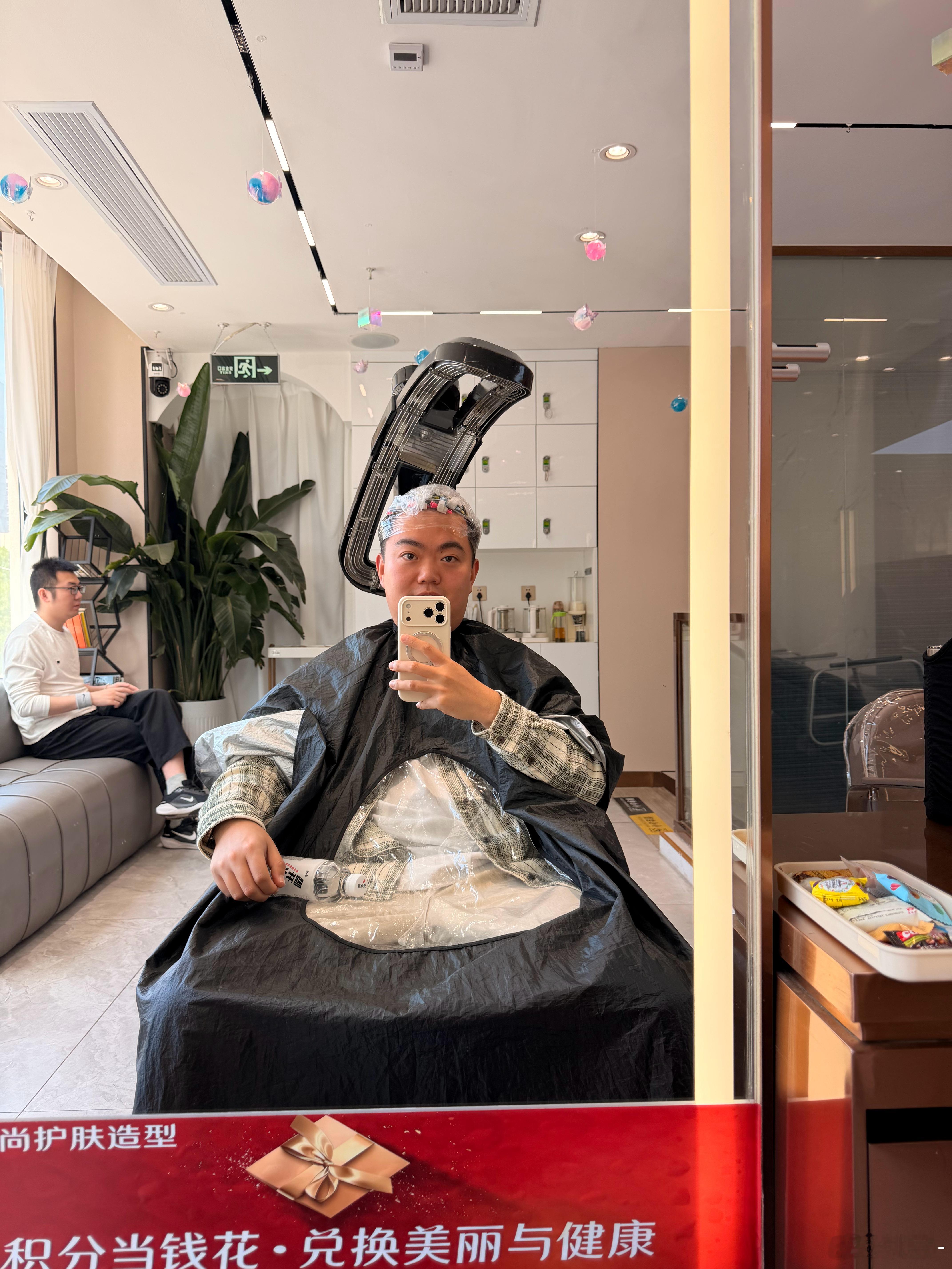 都要开上坦克700了烫个帅气的头哈哈哈哈 