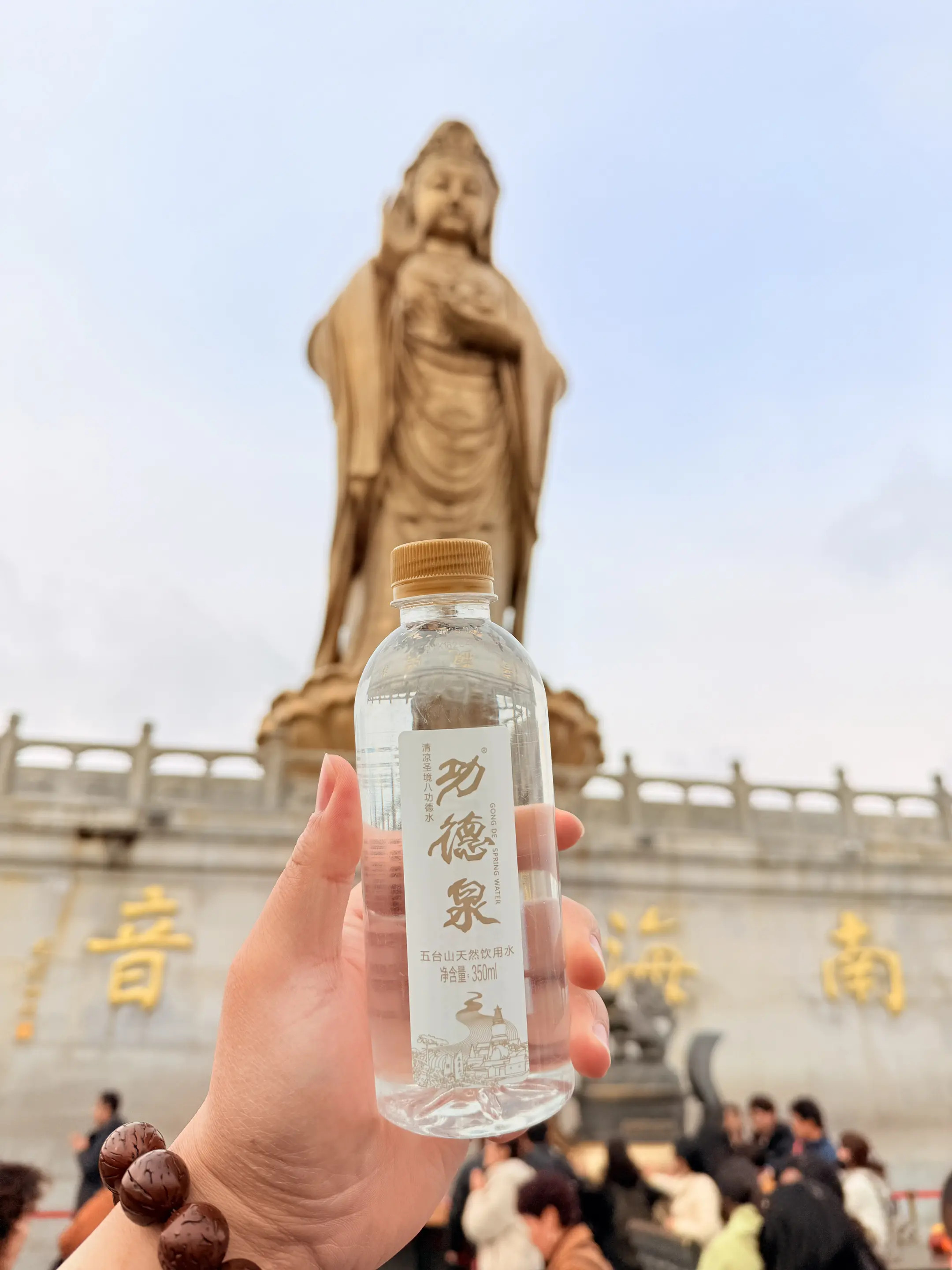 功德泉饮用山泉水的水源地位于山西五台山（西台八功德水，海拔2000多米...