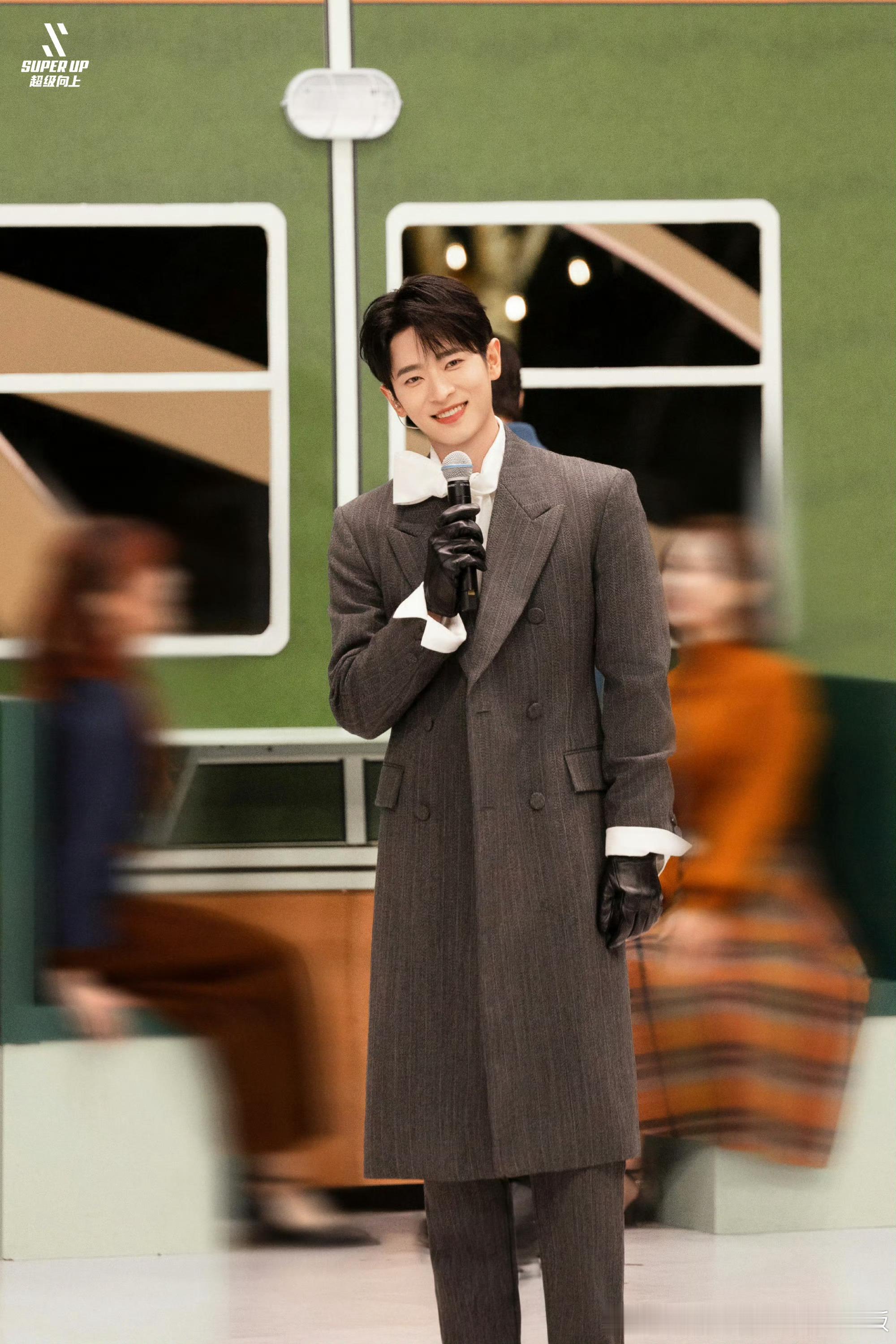 CL CL四季弥漫花庄园，我躯壳里裁募瑰花杖裹着情意绵绵。丞磊锦月如歌｜丞磊肖珏