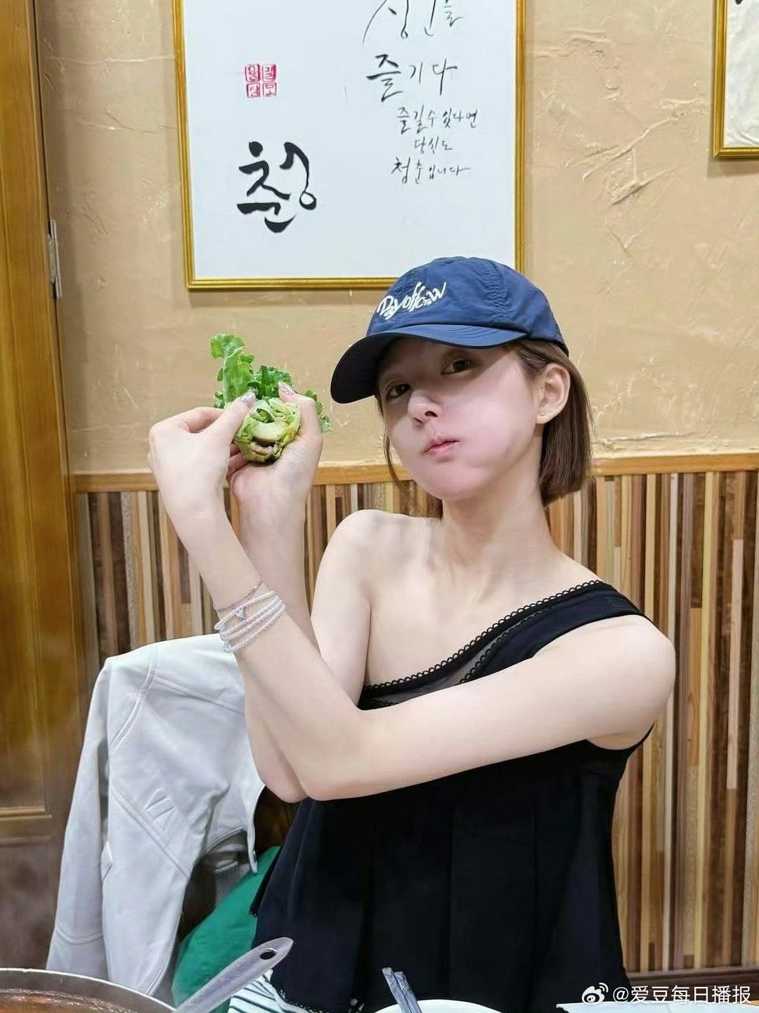 赵露思ins更新配文：是的 只有我的世界停滞 ​​​