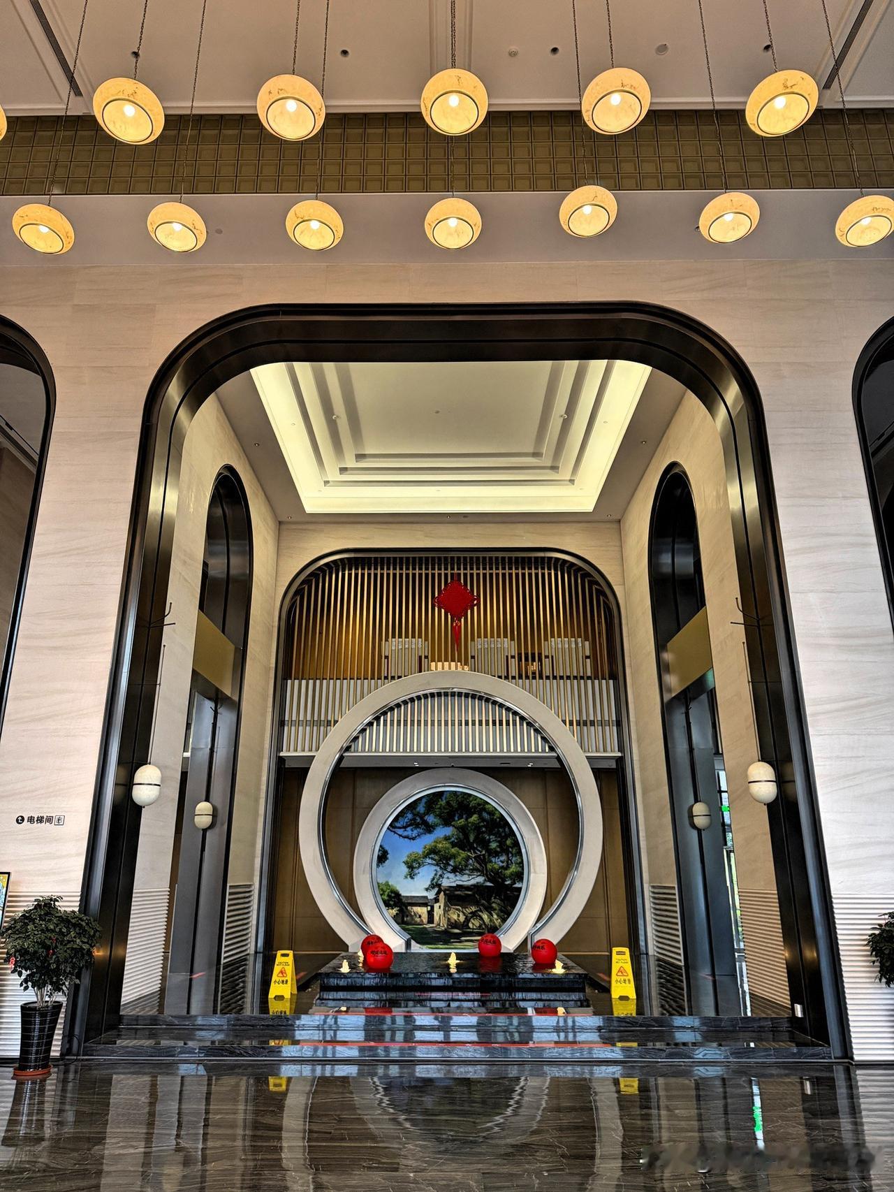 入住瑞金宾馆，触景生情，感慨不已。

今年春节假期自驾游归程，在潮汕机场与太太惜