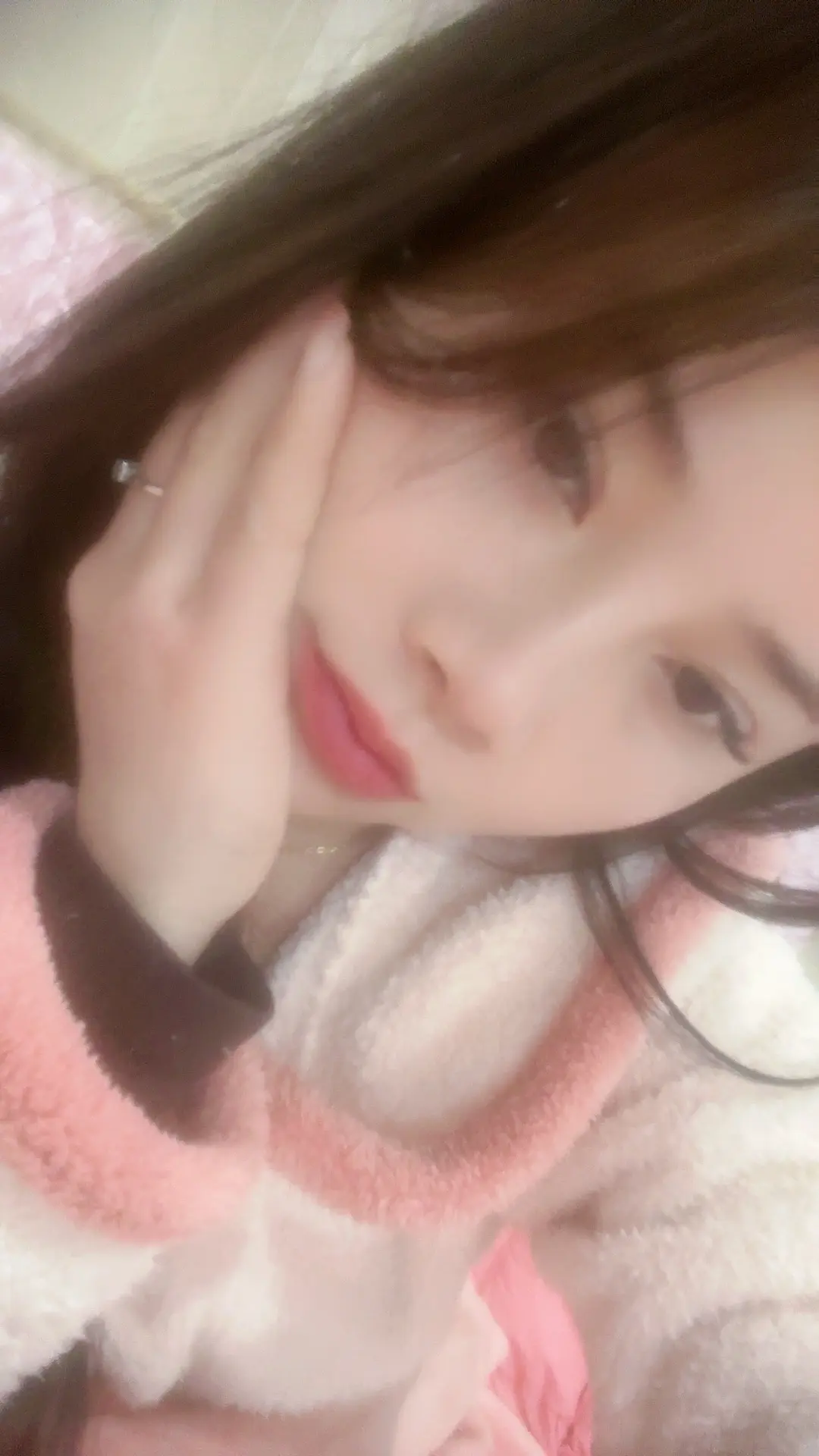 快乐两个字。真的配不上我