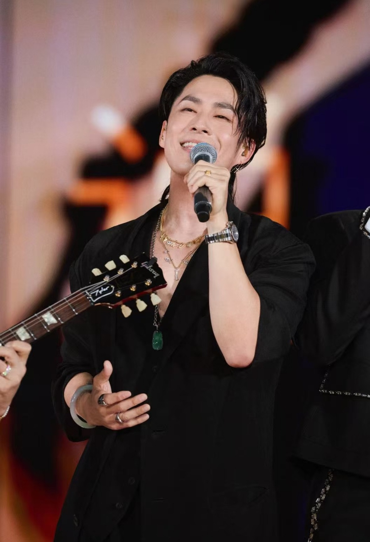 F4合体演唱会阿信在上海站演唱会上感谢他，还说“会等到大家期待的阵容”，他在粉丝