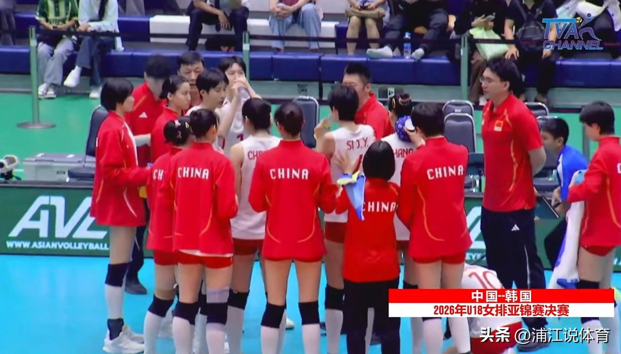 袁志率领U18中国女排3-0横扫韩国队夺取亚少赛冠军：这支队伍“天才少女”井喷，