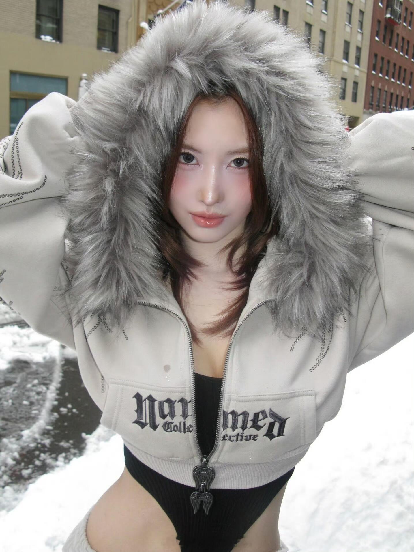 momo好辣momo雪地露腰造型 我有一句妈咪要喊……