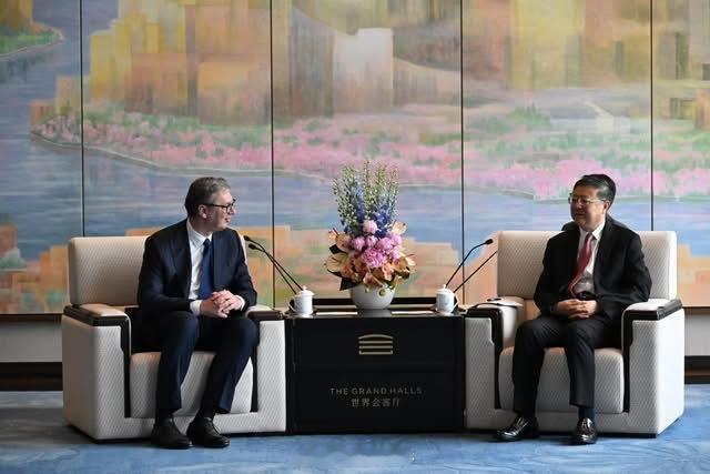 🇨🇳🇷🇸5月28日上午，上海市委书记陈吉宁同塞尔维亚总统武契奇会面。武契