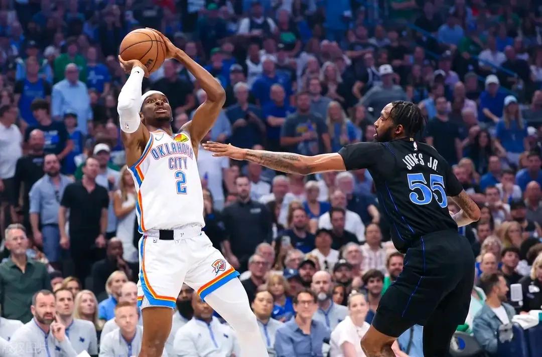 雷霆输在篮板球，下赛季一定要补强内线，推荐人选骑士中锋阿伦。
第一，雷霆第四节还