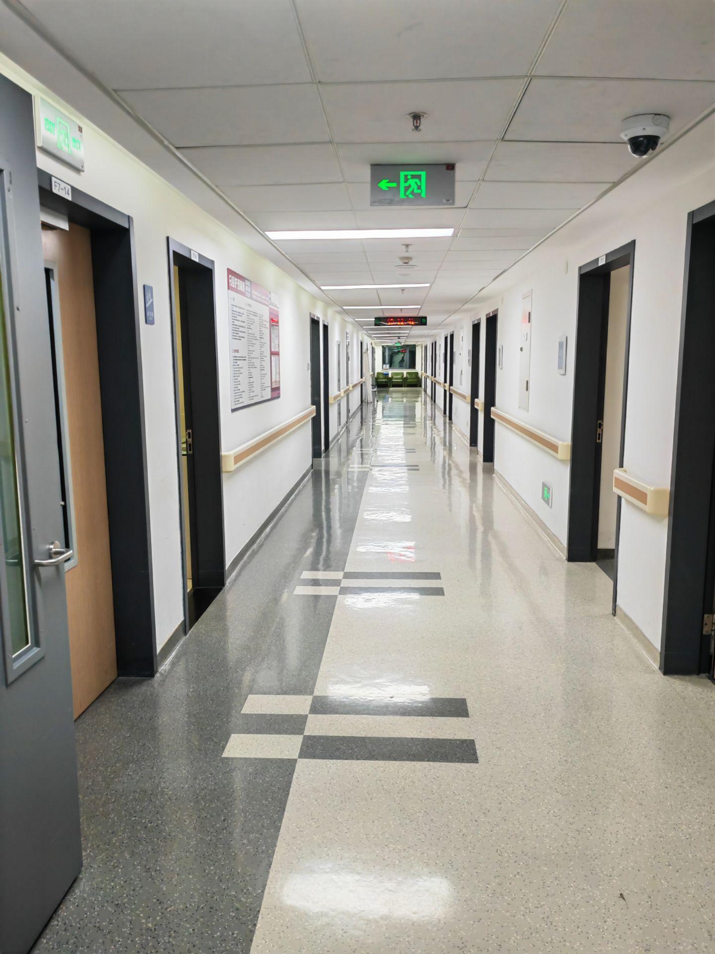 弓形足。高弓足（Pes cavus）也称为弓形足，是指足纵弓异常增高为...