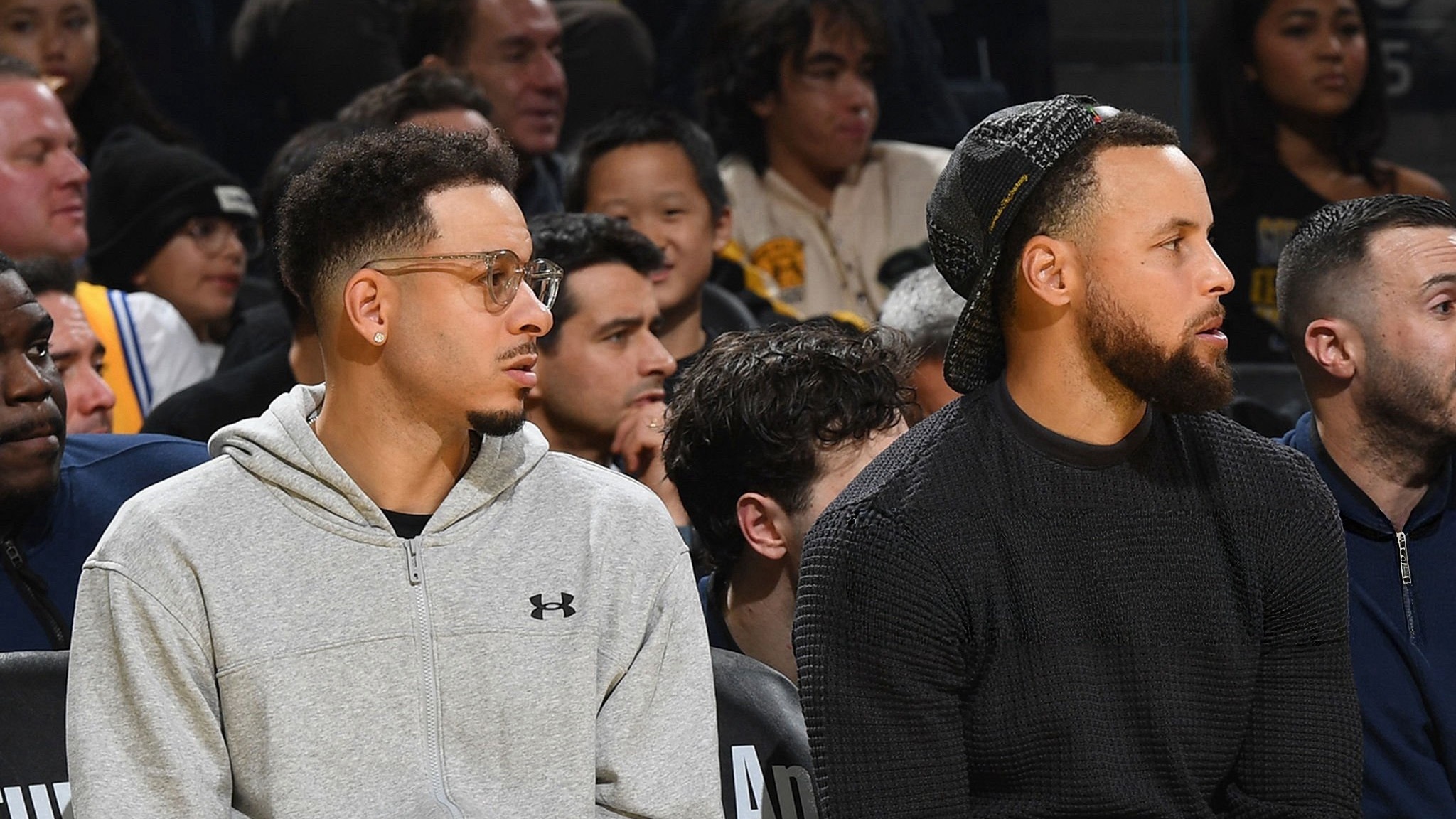 赛斯还是穿UA啊