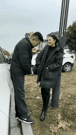 除了贪财好色小哥哥挑不出任何毛病，不赌博不抽烟不喝酒。
一见小嫂子便竹筒倒豆般把