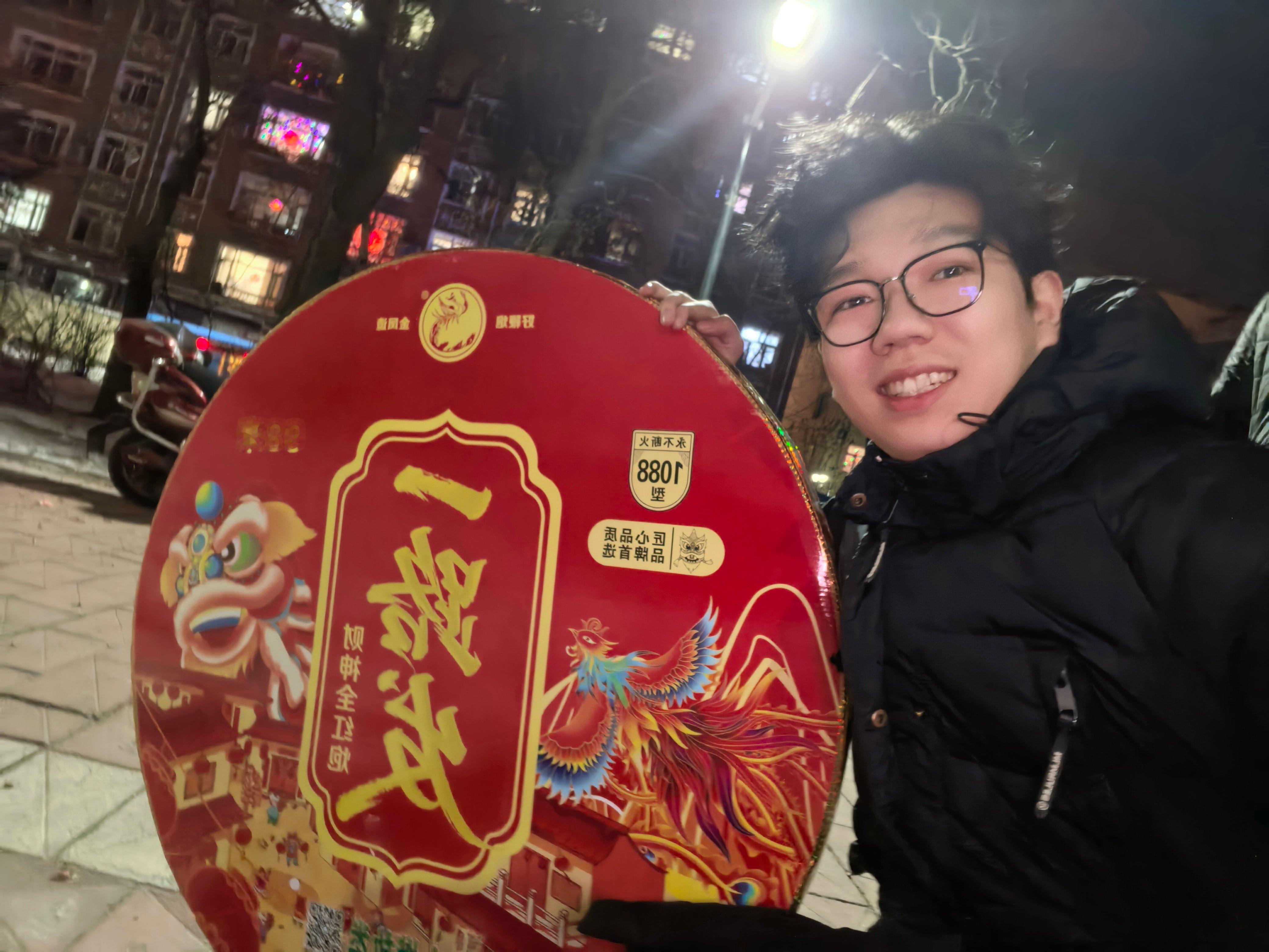 吃年夜饭之前，先放挂鞭。