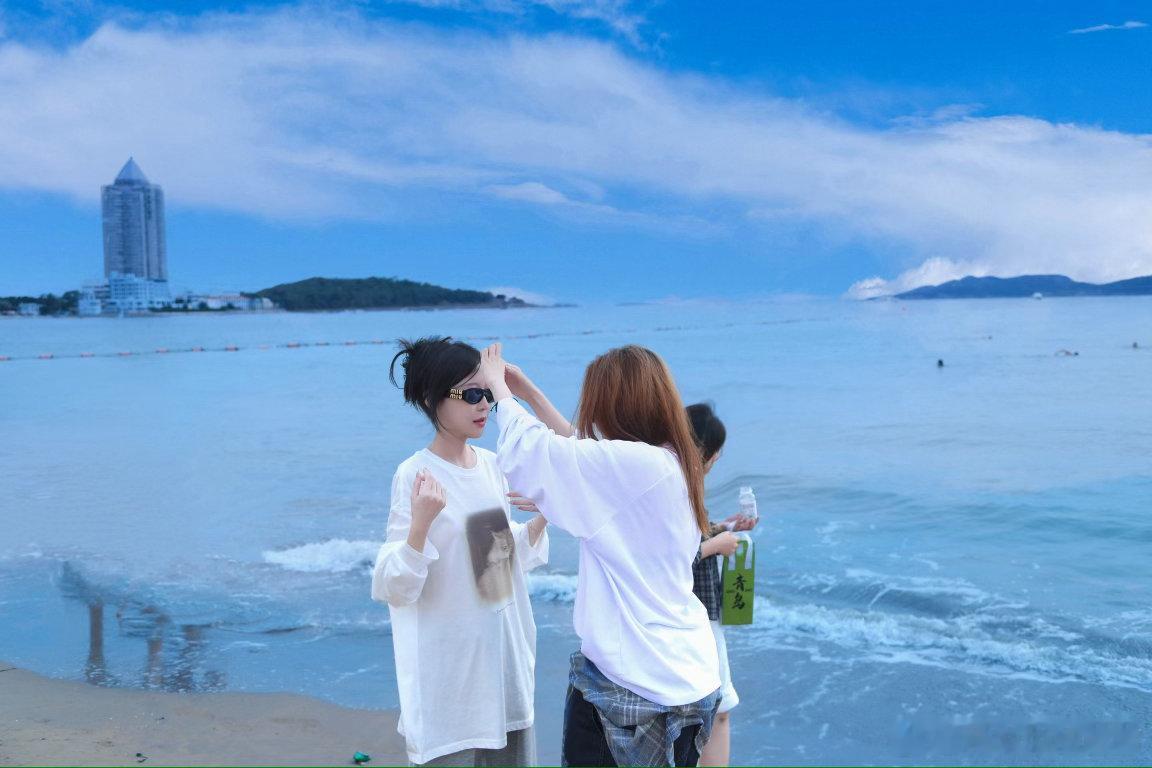 补图！海边十块钱一张拍的 预算20一选200 哈哈哈哈哈哈 开心 值！(我也第一