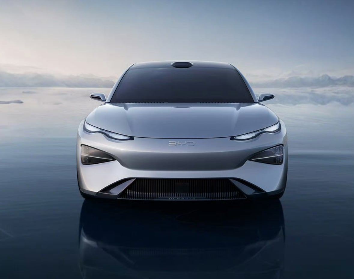 比亚迪海豹 08 的设计借鉴了 Ocean-S 概念车，这个外观很有高级感～ 