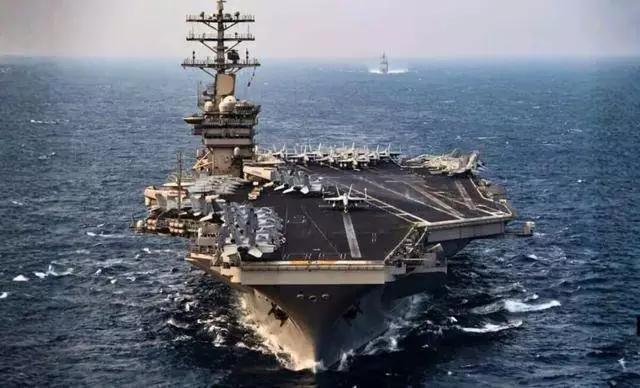 美国是个国家“怀胎”。建国200多年，靠战争起家，靠战争壮大，靠战争建立和维护世