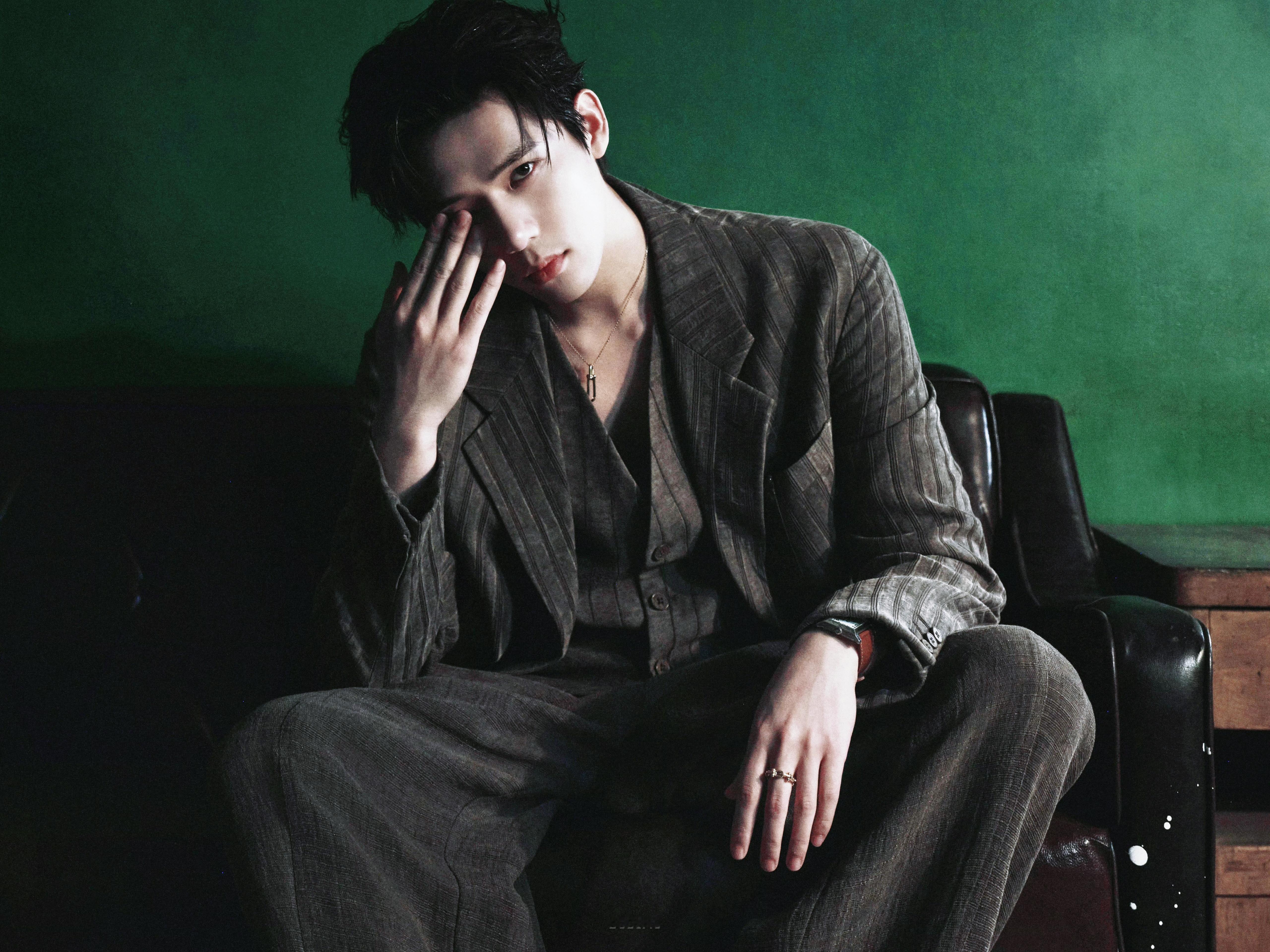 🟫🟩站在你所熱愛的世界里继续閃閃發光吧.·周生生品牌青春代言人王安宇