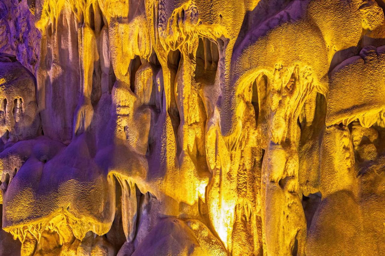 贵州织金洞。贵州织金洞视觉冲击自然奇观