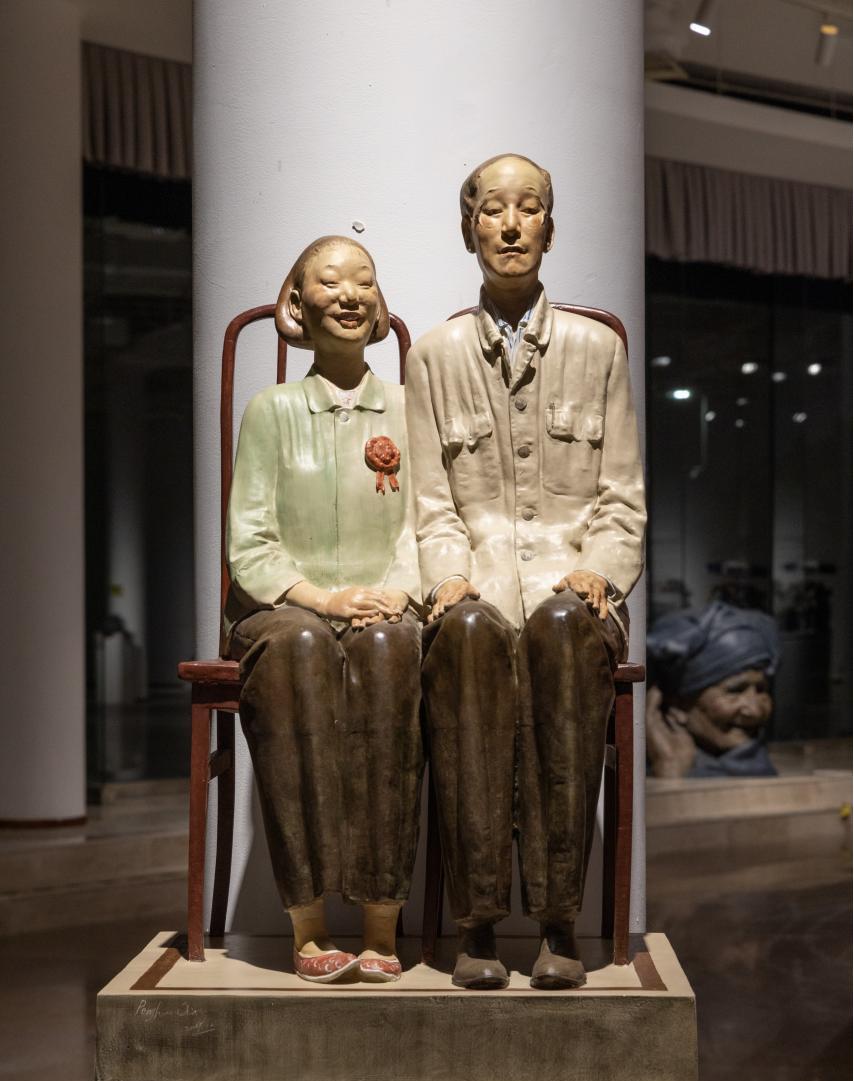 《石榴花开》 
青岛市雕塑馆“文心世相·西南当代现实主义雕塑创作巡展”之彭汉钦作