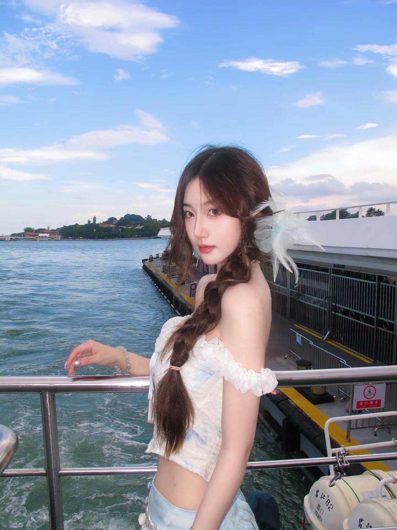 你怎么舍得让我的泪流向海海边ootd