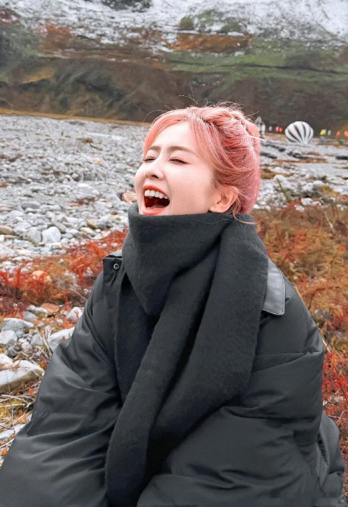 白鹿为周柯宇新剧宣传 白鹿这宣传委员实锤了！为周柯宇新剧《狙击蝴蝶》打 call