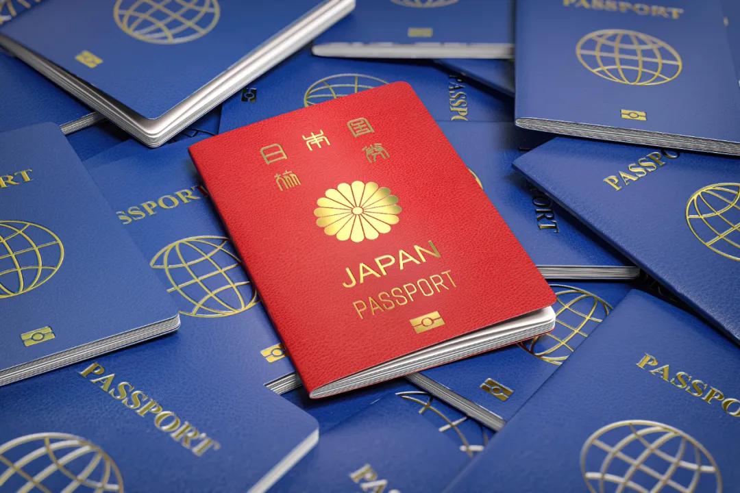 据日本法务省数据：2025年，有3533名中国人加入日本国籍。去年，总共有925