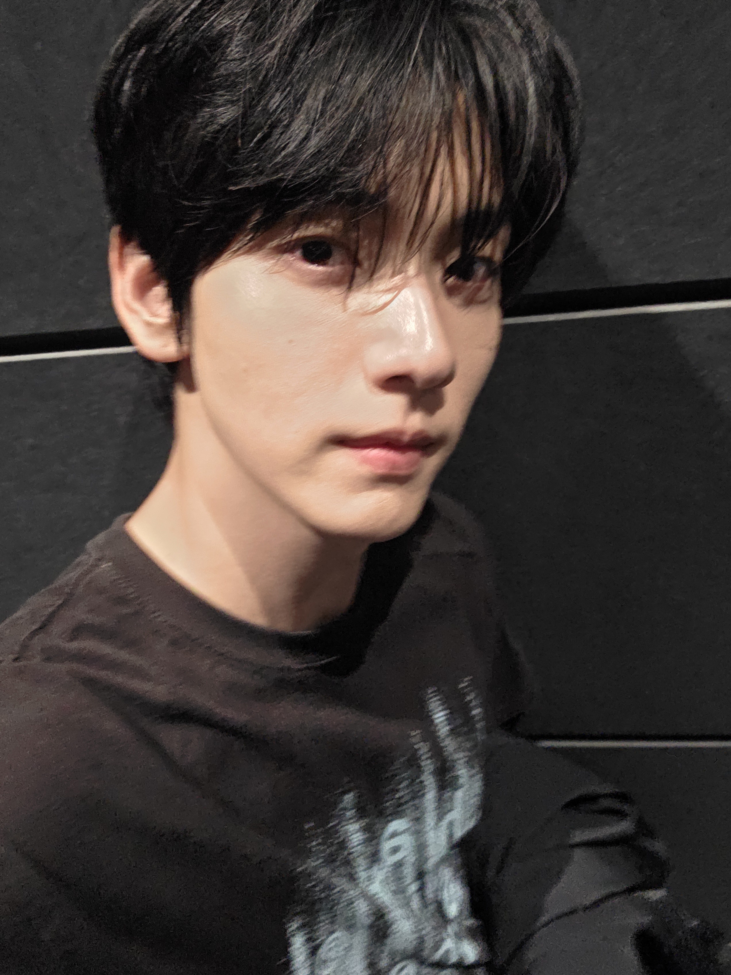 🐰💬图1 图2🐰💬感觉在直播的时候没能让大家好好看到脸🐰💬哪怕是自拍