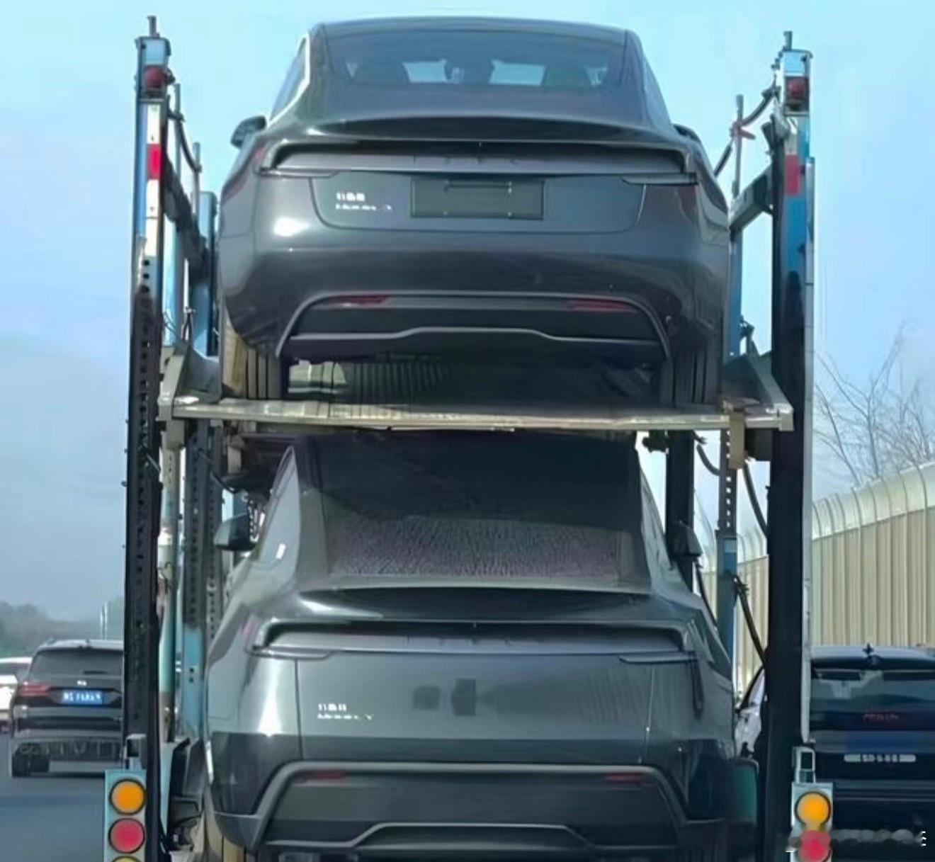 新Model 3要换成跟Model Y一样的漫反射尾灯了？我觉得还是现款3的尾灯