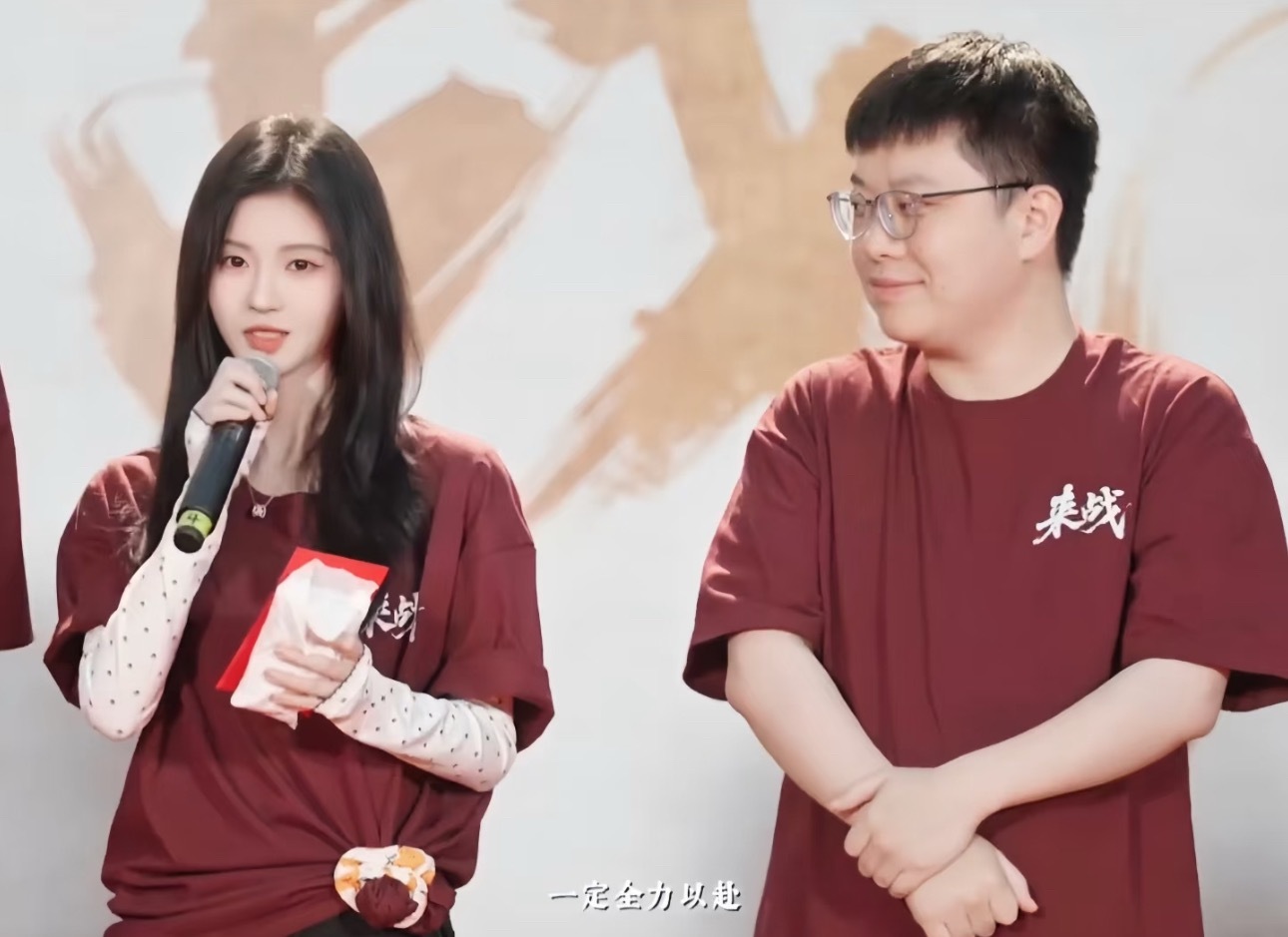 王一栩看鞠婧祎的眼神演我！对大女主满满的欣赏都要溢出屏幕了[偷笑]～ ​​​