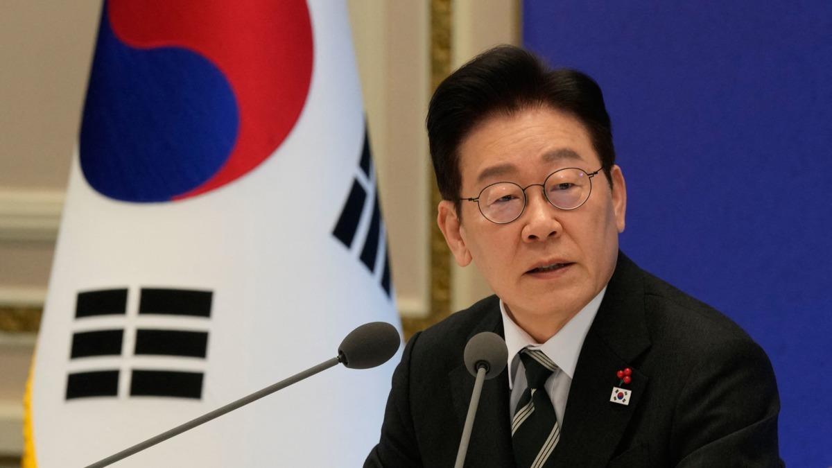 昨天，韩国KOSPI综指暴涨超7%，触发熔断后继续狂飙，SK海力士涨11%，三星