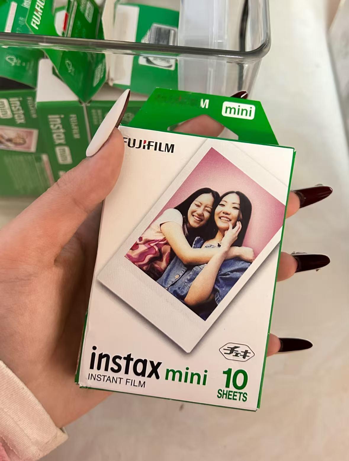 这个春节真是给我拍爽了，喜欢用拍立得的朋友应该都懂现在这个价格涨成什么样了，更别