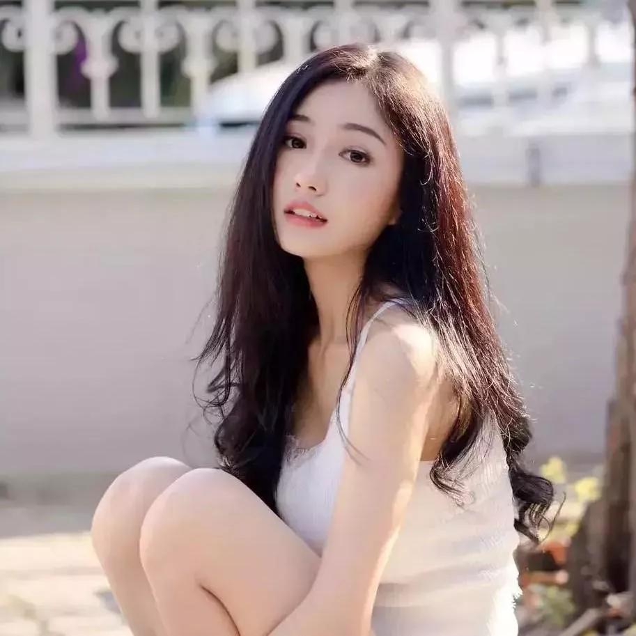 夏日清新风，阳光下的白裙少女