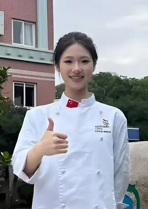 “太给中国长脸了！”浙江，21岁女大专生为了证明自己，不比本科生差，竟然决定参加