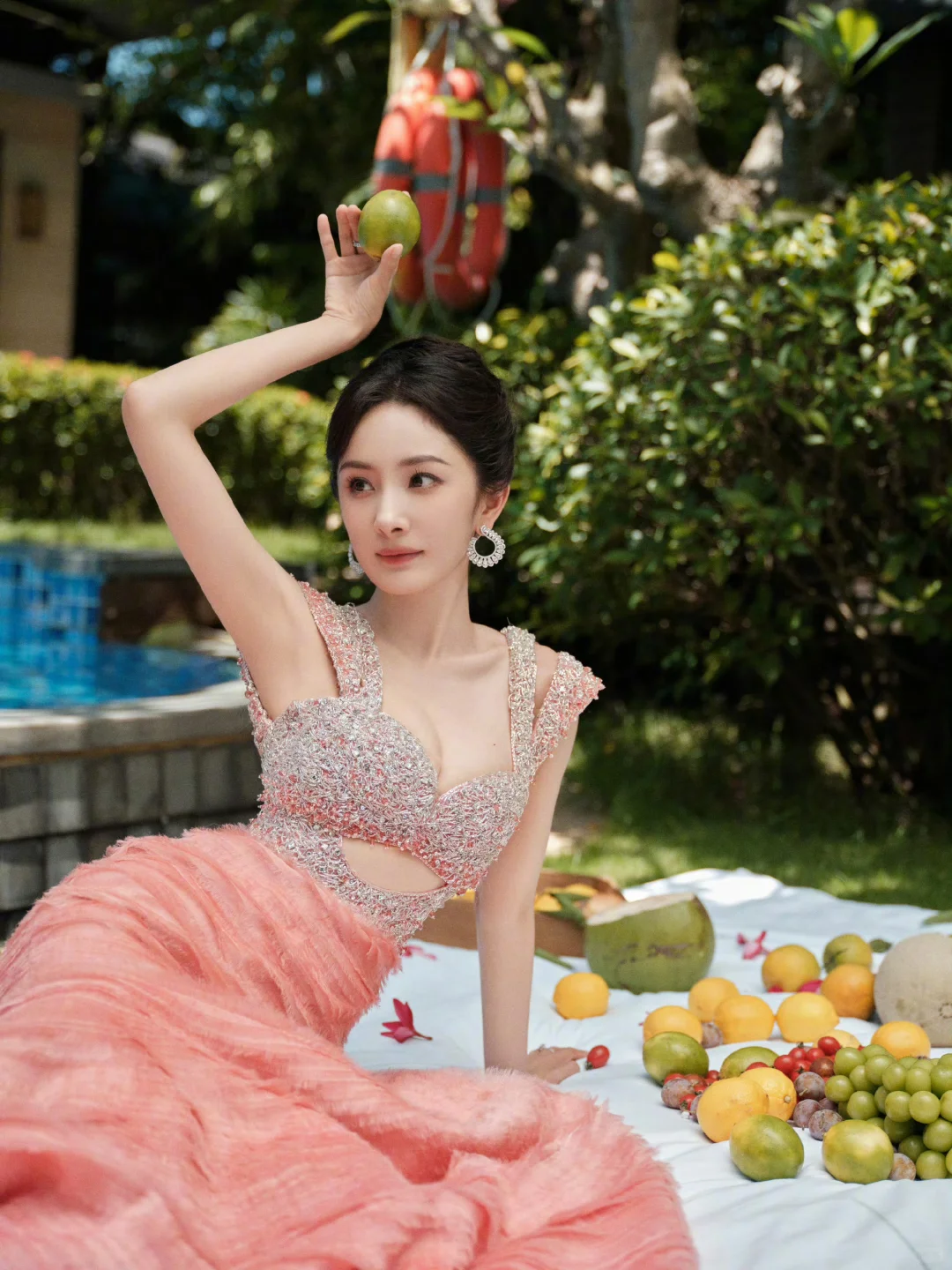 幂姐今天居然没有穿打底！！好美身材又好