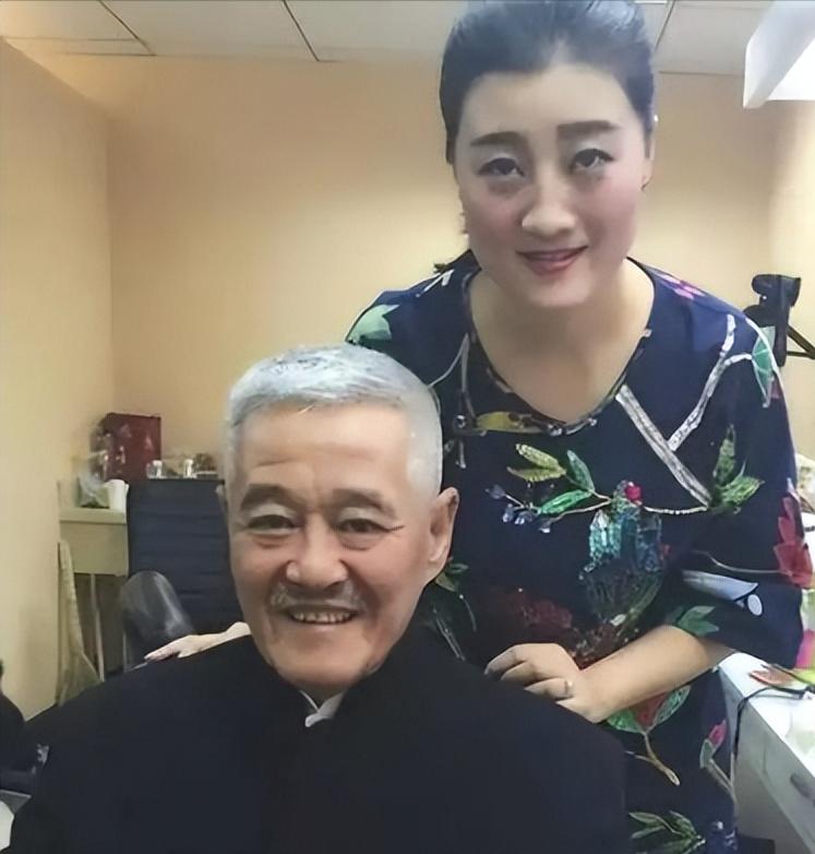 当年，赵本山将23岁的葛珊珊叫到面前说：反正你长得也不漂亮，索性就牺牲形象，你的