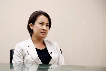 民进党的大位候选人本来是“赖萧配”，莫名其妙地流行起来了“美德配”，萧美琴在前，