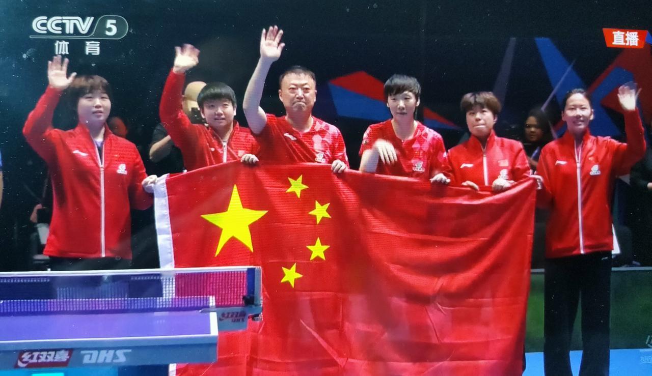 赢了，热血沸腾！
中国女队在伦敦世乒团体赛上第24次捧起考比伦杯，恭喜国乒女队！