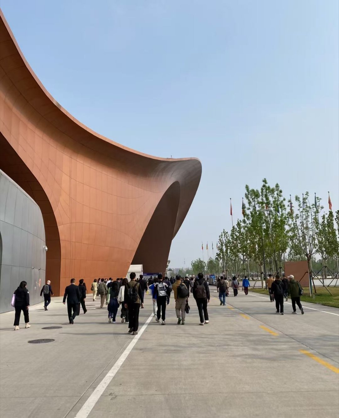 从北京车展看中国汽车全球化发展你好北京车展 北京车展新馆太大太夯了！没想到单个馆