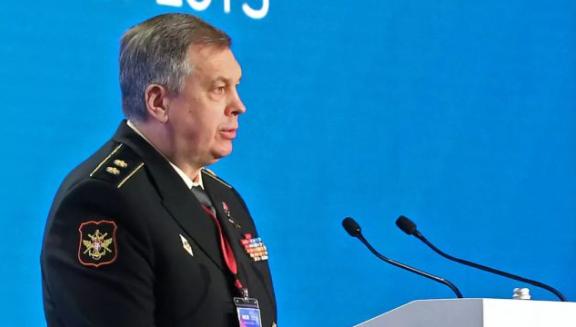 俄罗斯、乌克兰和美国正在阿布扎比举行三方会议，讨论缓冲区和各种管控机制。

俄罗