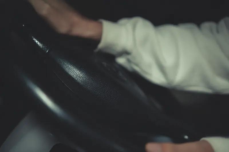 2月10日湖北，小伙送货路上一袋猪血掉在地上，司机右转视野盲区不小心压到引起纠纷